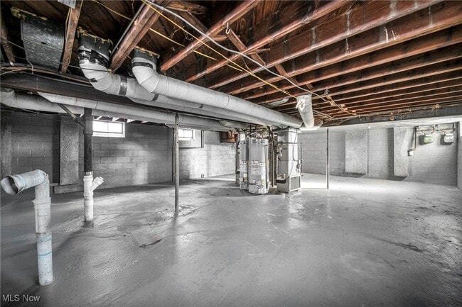 Building Photo - 422 E 222nd St