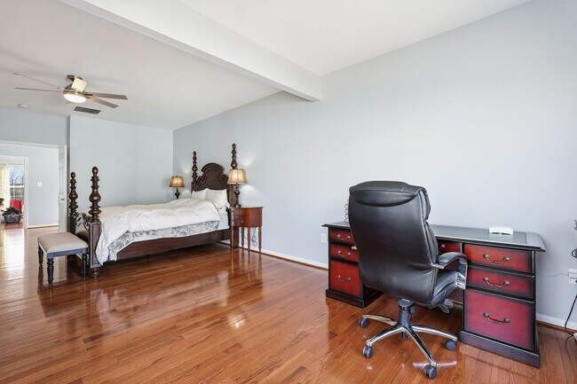 Building Photo - Located in a vibrant and highly sought after setting, this Richmond American Homes residence offe...