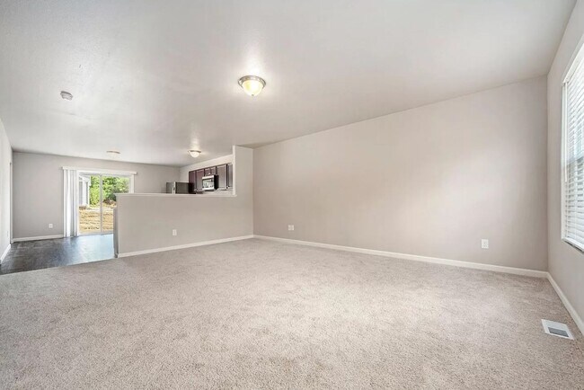 Building Photo - Incredible Value!
