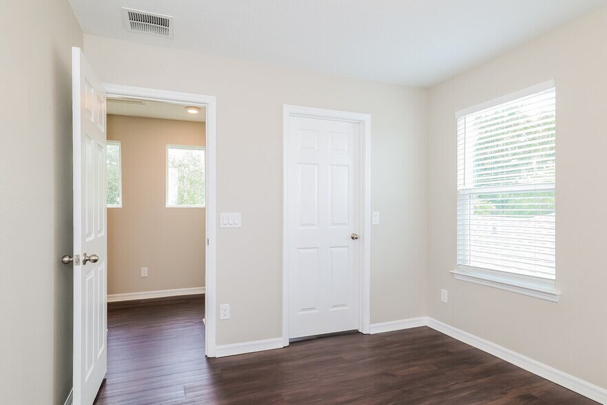 Building Photo - 2240 Grasmere View Pkwy N