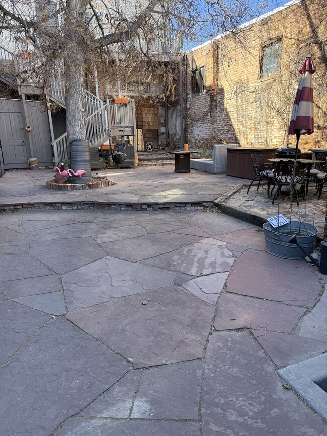 Building Photo - 140 W 1st St