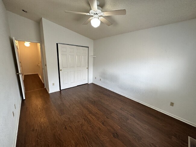 Building Photo - Available August!  Charming Townhome in Table Mountain Heights!