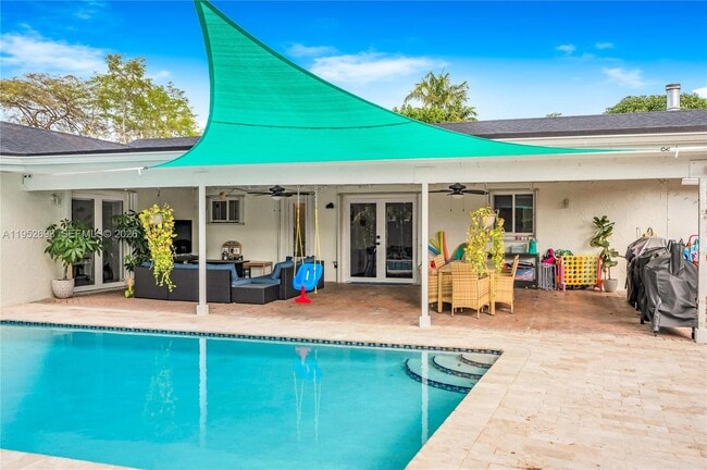 Building Photo - 15930 SW 90th Ave