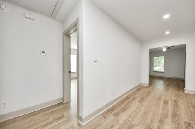 Building Photo - 2919 Rosedale St