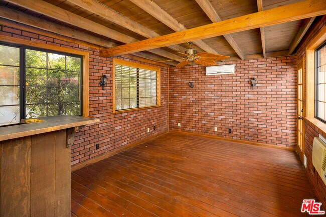 Building Photo - 3840 Valleybrink Rd