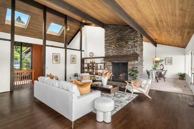 Building Photo - 4Bd/2.25Ba Bellevue House