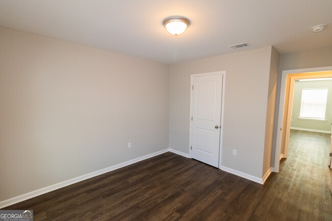 Building Photo - 214 Evans Ter