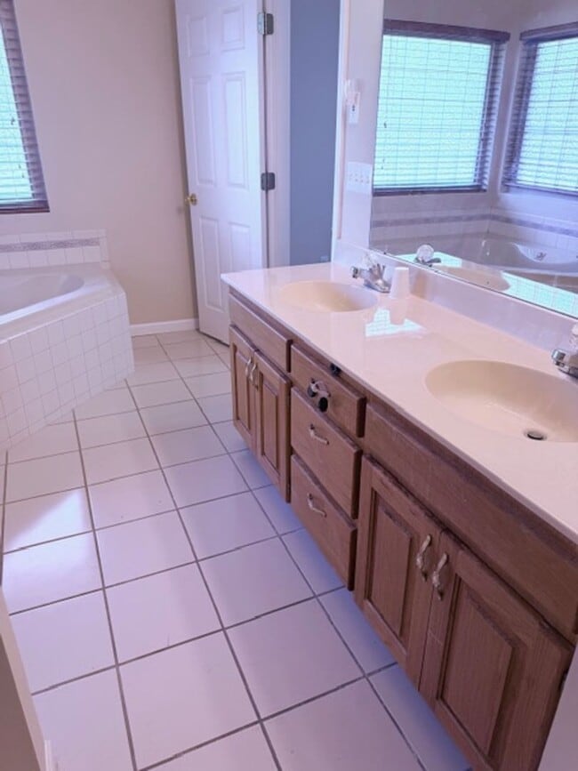 Building Photo - Sevierville 37876 - 3 bedroom 2 bath - call Linda Meese 865-591-6004