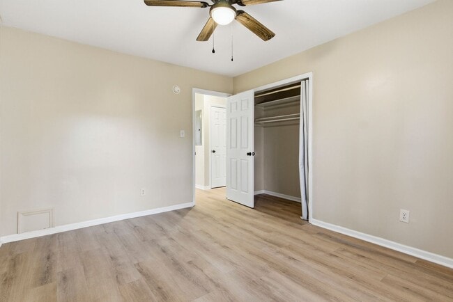 Building Photo - 2bed/1bath Duplex