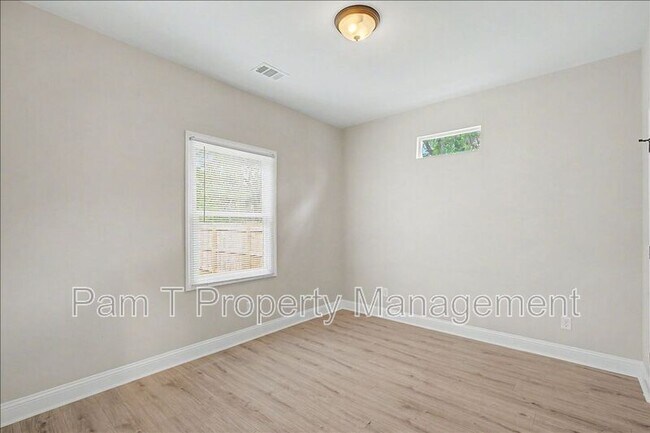 Building Photo - 1019 W 35th St