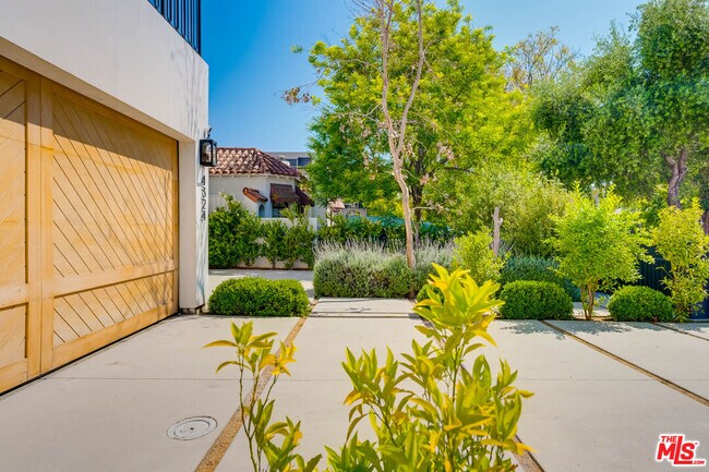 Building Photo - 4324 Camellia Ave