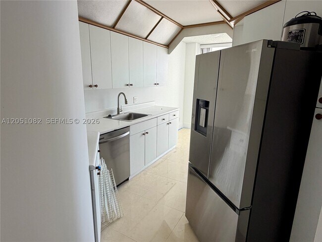 Building Photo - 3610 Yacht Club Dr