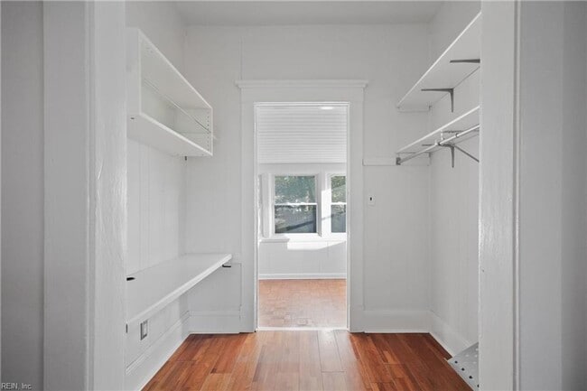 Building Photo - Classic 3 bedroom Home in the heart of Colonial Place