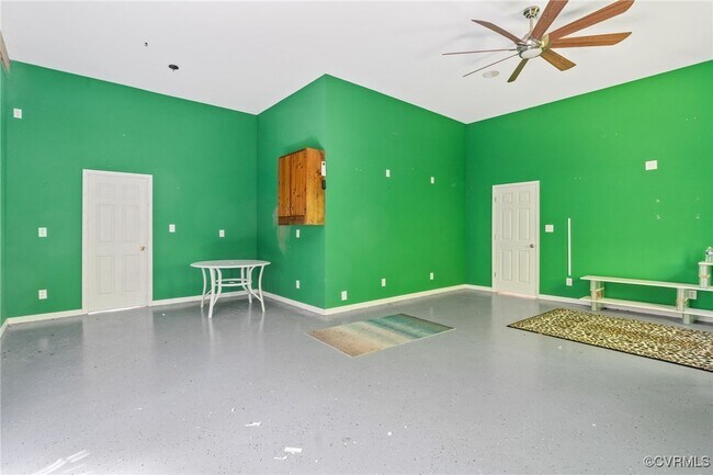 Building Photo - 30 Pine Ct
