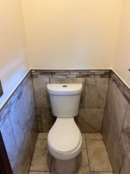 Master Bath - 11013 N Brauer Ave