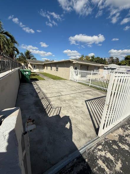 Shared Parking - 3163 NW 29th St