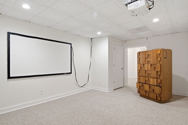Building Photo - 2645 Blossom Trail E