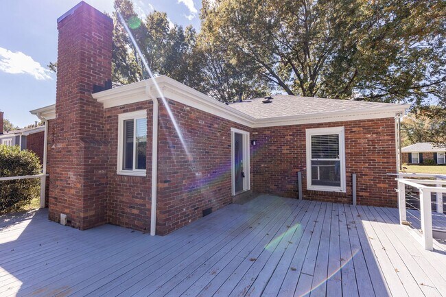 Building Photo - 1211 Meadowridge Trail