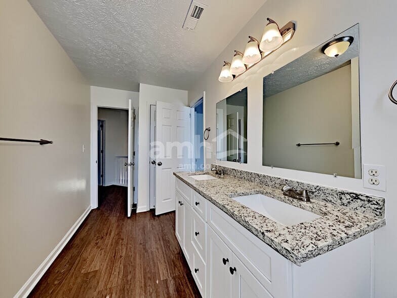 Building Photo - 509 Bancroft Way