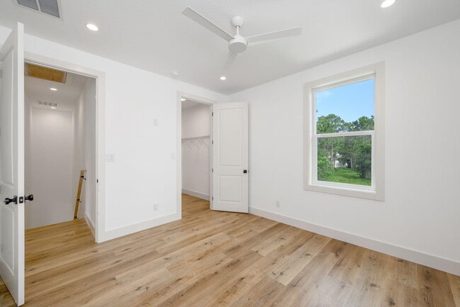 Building Photo - 114 Enchanted Way