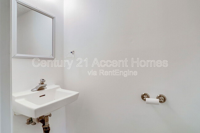 Building Photo - 5328 Larochelle Ct
