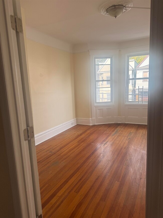 Building Photo - 239 Bayview Ave