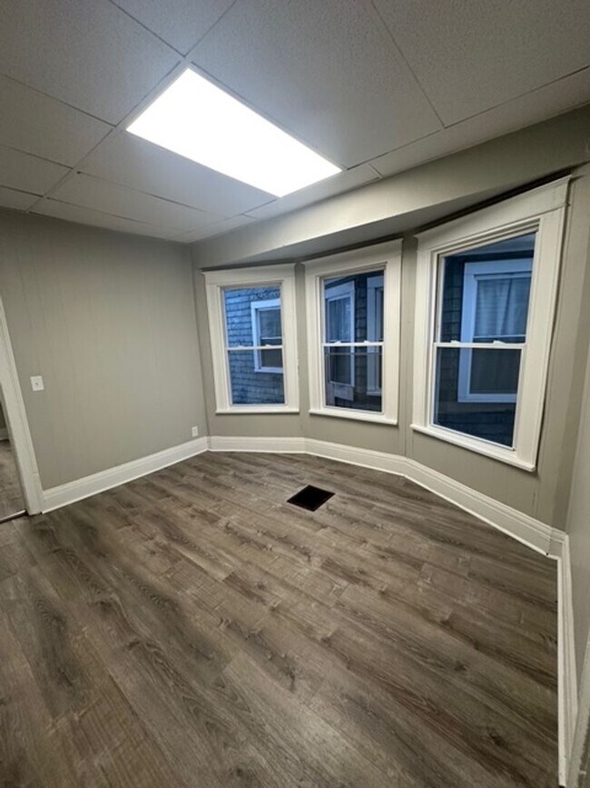 Building Photo - 142-144 Bowman St