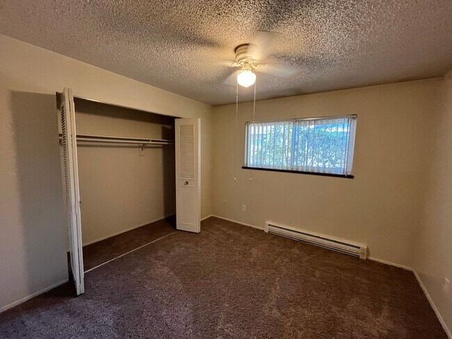 Building Photo - LOVELY DUPLEX HOME IN BEAUTIFUL SANDY, OR!!