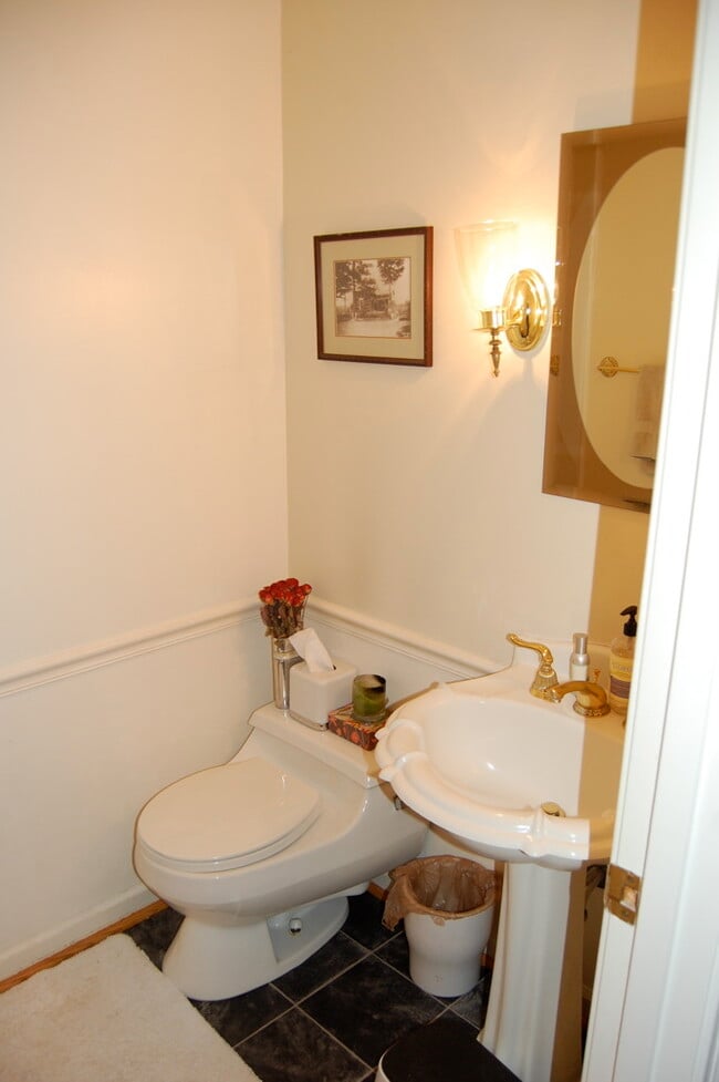 Building Photo - 211 Surrey Rd