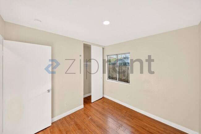 Building Photo - 14359 Parkwood Dr