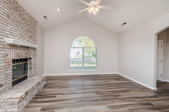 Building Photo - 1416 Whitburn Dr