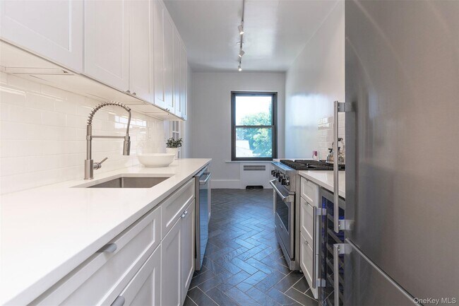 Building Photo - 76-66 Austin St