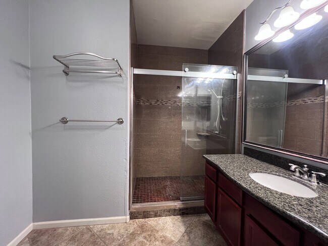Building Photo - Summerlin 3bd, 2 bath, 2 garage Condo