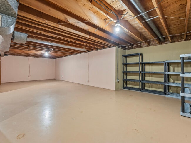 Building Photo - 327 Wallace Ave