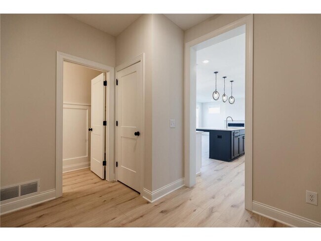 Building Photo - 10226 Arrowwood Path