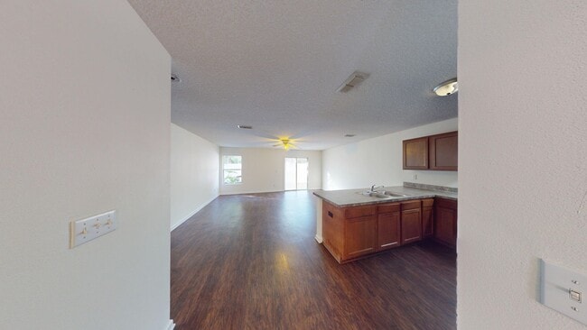 Building Photo - 3BR/ 2.5BA TOWNHOME With Garage - Timmerma...
