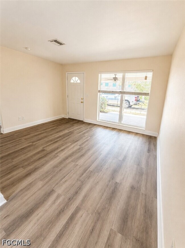 Building Photo - 4014 SE 19th Pl