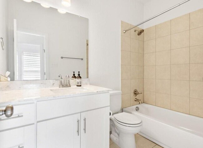 Building Photo - 121 San Domenico Cv