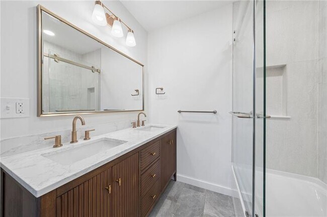 Building Photo - 1020 Jancey St