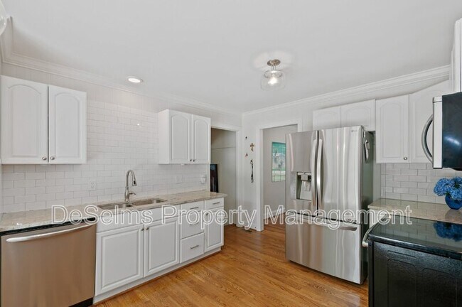 Building Photo - 819 Chrisman Dr