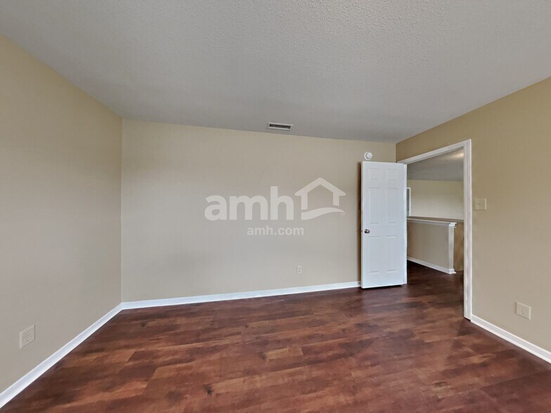 Building Photo - 10522 McClain Dr
