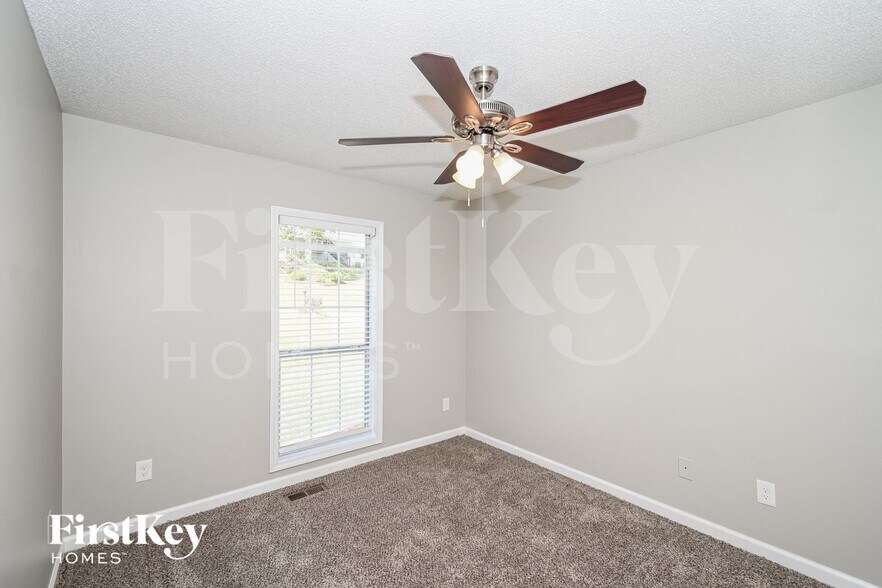 Building Photo - 7775 Poppy Dr