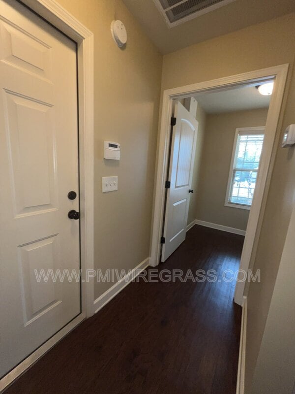 Building Photo - 229 Lace Dr