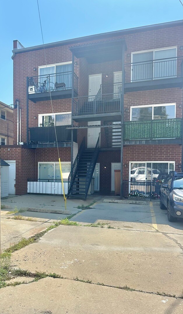 Building Photo - 7544 W Belmont Ave