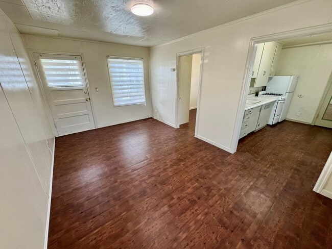 Building Photo - Pet-Friendly Duplex Unit Close To OSU