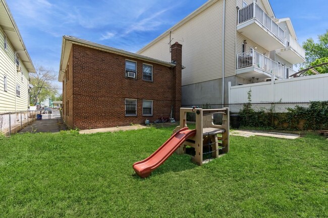 Building Photo - 169 McAdoo Ave