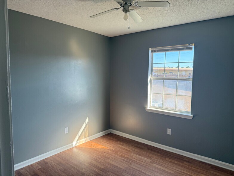 Building Photo - 79 Kenny Dr