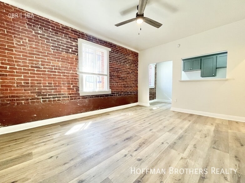 Building Photo - 518 N Harvard Blvd