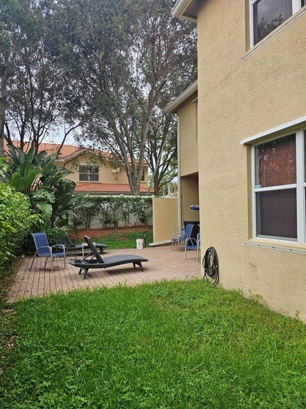 Building Photo - 7533 Topiary Ave