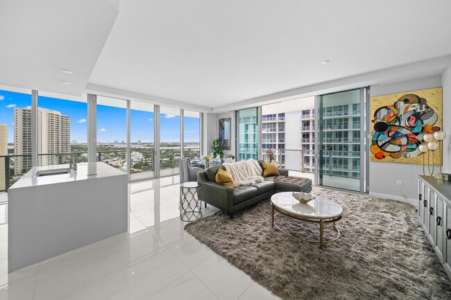 Building Photo - 3100 N Ocean Dr
